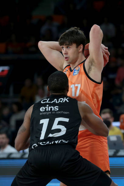 挥决定性作 挥决定性作