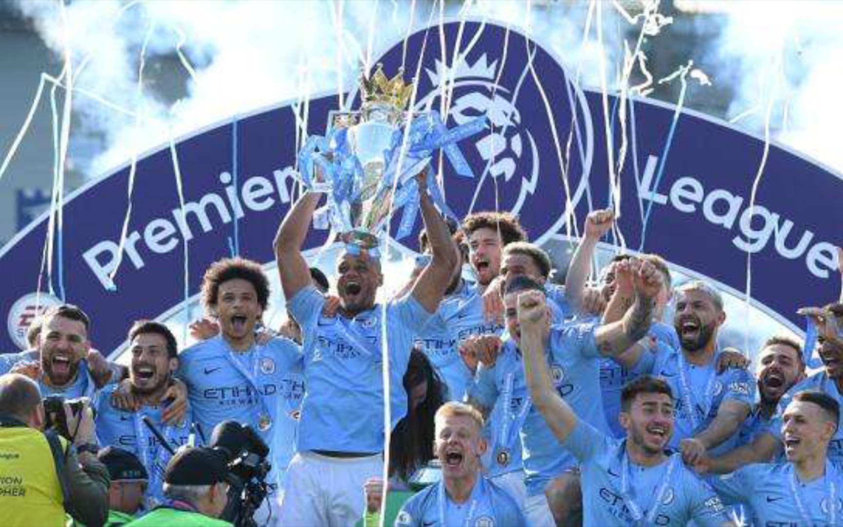 记者：利兹联为朗斯塔夫报价1200万镑，并对转会持乐观态度.